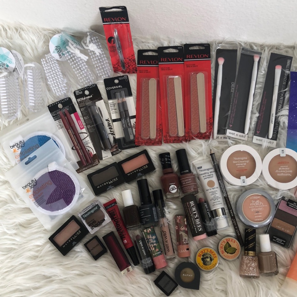 Mystery Beauty Box 5 / $20 - Picture 3 of 4